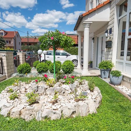 Apartments Lovric With Sea View Каштела Экстерьер фото
