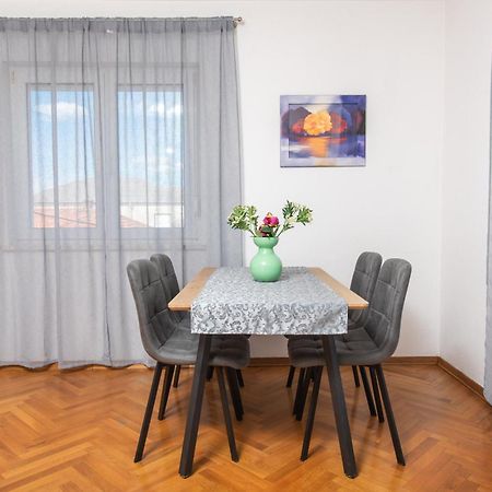 Apartments Lovric With Sea View Каштела Экстерьер фото