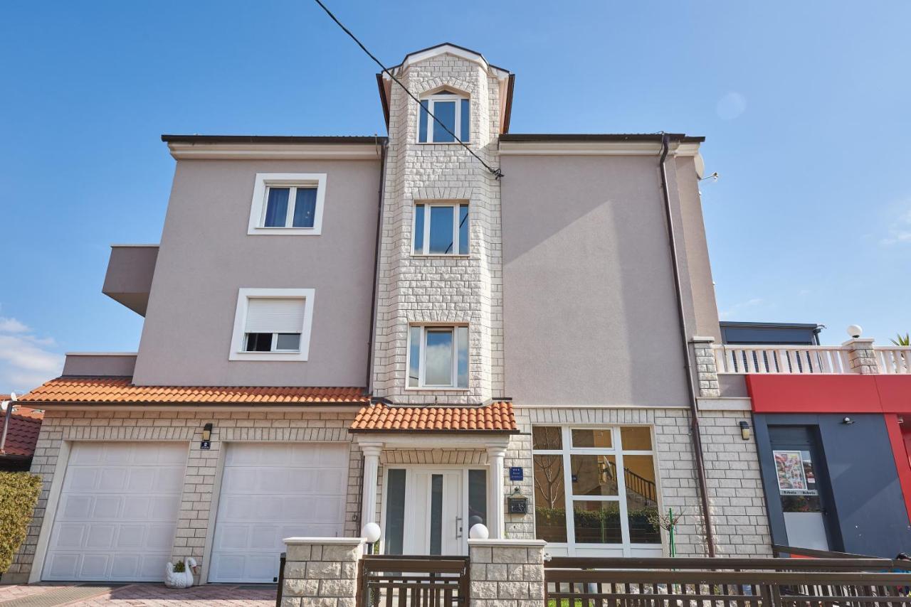 Apartments Lovric With Sea View Каштела Экстерьер фото