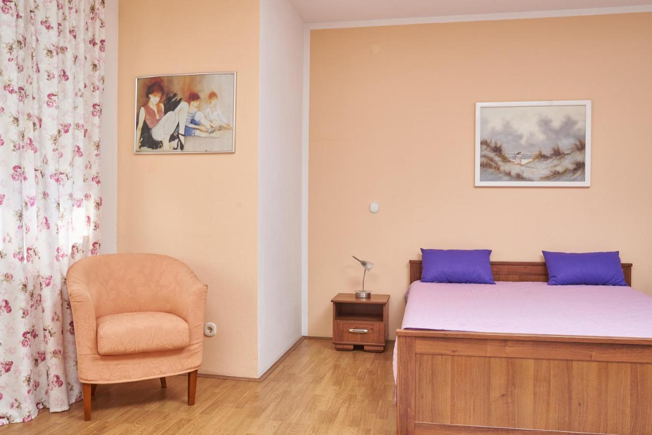 Apartments Lovric With Sea View Каштела Экстерьер фото