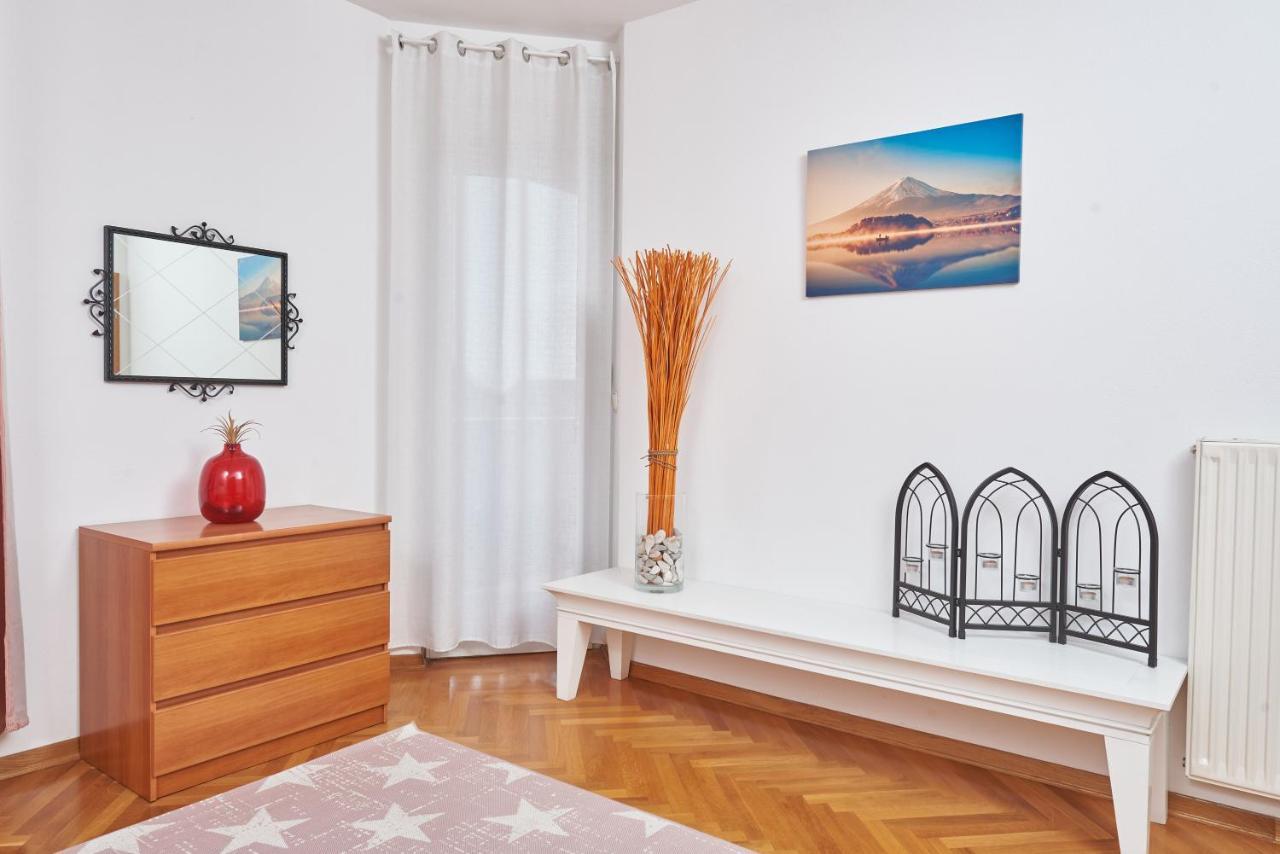 Apartments Lovric With Sea View Каштела Экстерьер фото